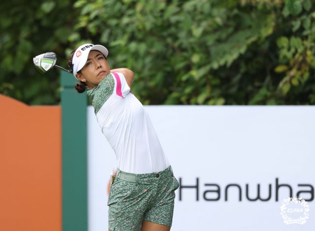 신지은이 LPGA 투어 숍라이트 클래식 2라운드에서 단독 선두에 자리했다. 사진은 신지은의 지난해 KLPGA 투어 대회 경기 모습. /사진= KLPGA