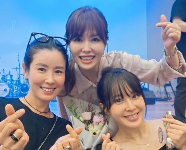 배우 조안의 근황이 약 5년 만에 공개됐다./사진=하희라 인스타그램