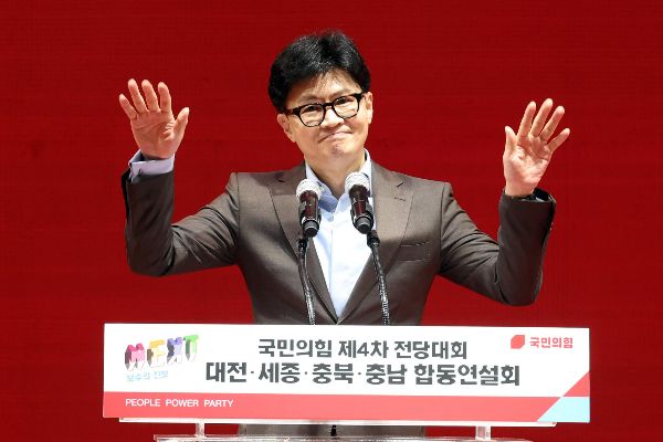 한동훈 국민의힘 당 대표 후보를 위협하는 글을 작성한 40대 남성이 광주에서 붙잡혔다. 사진은 지난 15일 충남 천안시 유관순체육관에서 열린 제 4차전당대회 대전·세종·충북·충남 합동연설회에서 정견 발표에 참석한 한동훈 국민의힘 당 대표 후보. /사진=뉴시스