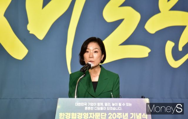 ▲ 축사 전하는 오영주 중기부 장관