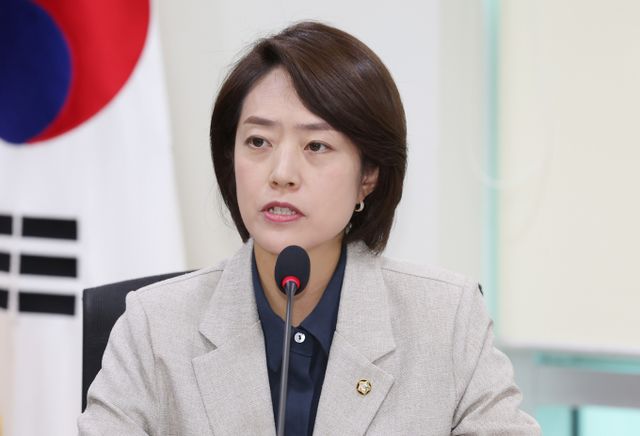 고민정 “김 여사 가방 돌려주라는 지시를 깜빡?… 있을 수 없어” 고민정 “김 여사 가방 돌려주라는 지시를 깜빡?… 있을 수 없어”