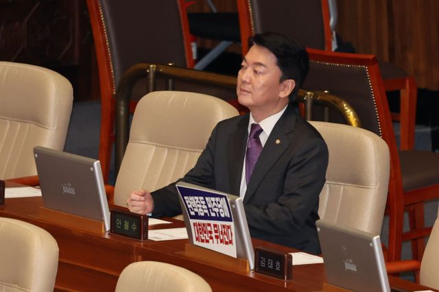 안철수 국민의힘 의원이 25일 국회 본회의에서 채상병 특검법 재의결에 대한 찬성 의사를 밝혔다. 사진은 안 의원이 지난 4일 서울 여의도 국회에서 열린 제415회국회(임시회) 제5차 본회의에서 채상병 특검법(순직 해병 수사 방해 및 사건 은폐 등의 진상규명을 위한 특별검사의 임명 등에 관한 법률안) 투표에서 찬성표를 던진 뒤 결과를 지켜보는 모습. /사진=뉴시스