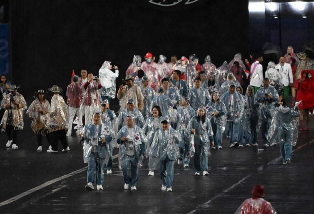 2024 파리올림픽 개회식이 열린 27일(한국시간) 프랑스 파리 센강을 따라 선상행진을 마친 대한민국 선수들이 트로카데로광장에 설치된 개회식장에 들어서고 있다. / 사진=뉴스1 이동해 기자 