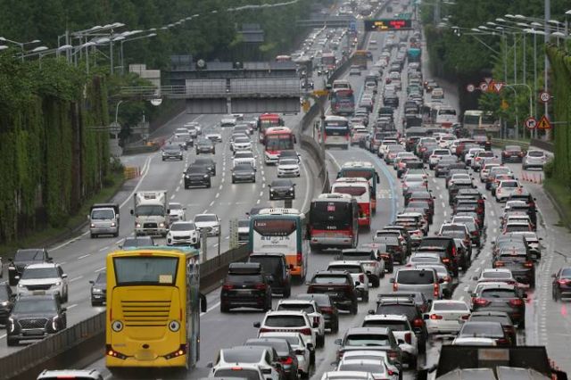 서울 서초구 잠원IC에서 바라본 경부고속도로./사진=뉴스1