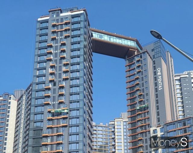 이른바 '로또아파트'라 불리는 서울 서초구 '래미안 원펜타스' 특별공급에 4만개가 넘는 청약통장이 접수됐다. /사진=김창성 기자