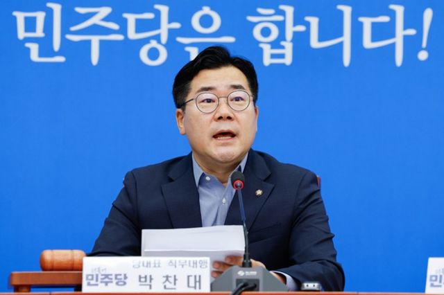 박찬대 더불어민주당 원내대표가 국민의힘의 김병주 민주당 의원 제명 추진에 대해 비판의 목소리를 높였다. 사진은 박 원내대표가 3일 서울 여의도 국회에서 열린 최고위원회의에 참석해 모두 발언하는 모습. /사진=뉴스1