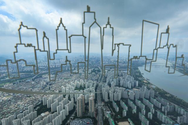 전국적으로 주택 거래량이 소폭 감소하는 가운데 서울 강남4구 등 수도권의 매매거래는 늘고 있다. 사진은 서울 송파구 일대 아파트 밀집 지역. /사진=뉴스1