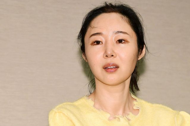 그룹 '뉴진스' 제작자인 민희진 어도어 대표가 해외에서 만난 팬의 음식값을 대신 계산했다는 미담이 뒤늦게 공개됐다. 사진은 지난 5월 울 중구 프레스센터에서 어도어 임시주주총회 관련 기자회견에 나선 민 대표. /사진=임한별 기자