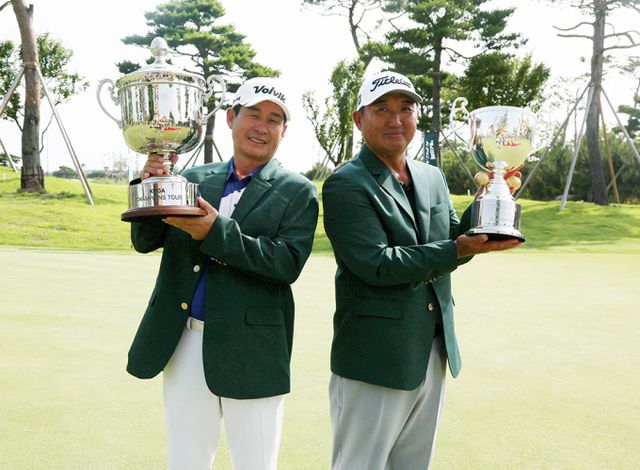 KPGA 시니어 선수권대회 정상에 오른 모중경(오른쪽)과 그랜드 시니어 선수권대회에서 우승한 김정. /사진= KPGA