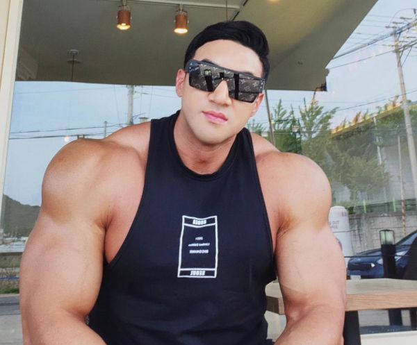  지난달 29일 지인을 폭행하고 물건을 부순 혐의로 재판에 넘겨져 실형을 선고받은 황철순이 보석신청을 했으나 기각됐다. /사진=황철순 인스타그램 캡처