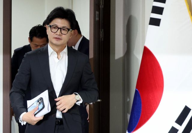 한동훈 국민의힘 대표가 8일 오전 서울 여의도 중앙당사에서 열린 최고위원회의에 참석하고 있다. /사진-뉴시스
