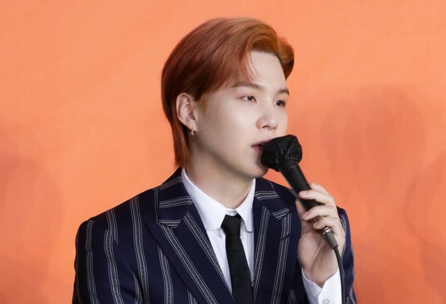 음주 상태로 전동스쿠터를 탄 혐의를 받은 그룹 방탄소년단(BTS) 슈가가 조만간 경찰서에 출석해 조사를 받을 예정이다. 미국 로스앤젤레스 소파이 스타디움에서 열린 'BTS 퍼미션 투 댄스 온 스테이지 - LA'(BTS PERMISSION TO DANCE ON STAGE - LA) 공연 전 기자간담회에 참석한 그룹 방탄소년단 멤버 슈가. /사진=뉴스1(빅히트 뮤직 제공)