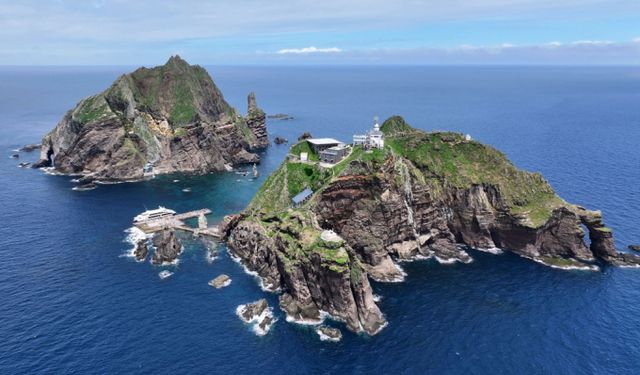 일본 외무성이 지난 11일 한국 조사선의 해양 조사에 대해 강력 항의했다. 사진은 하늘에서 본 독도의 모습. /사진=뉴시스