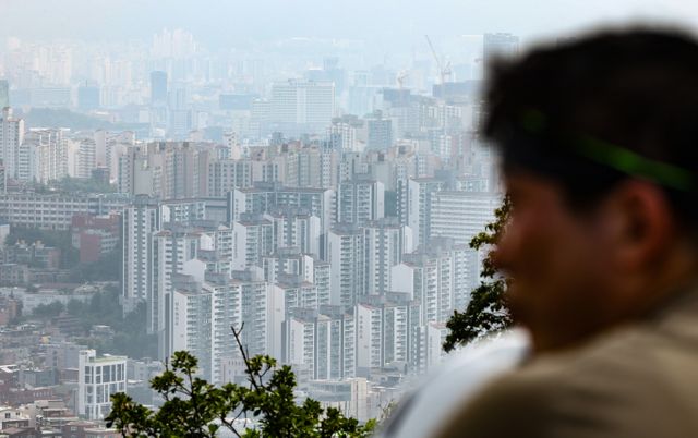 국토부가 수도권 주택·토지 이상 거래에 대해 관계부처와 지자체의 합동 현장점검과 기획조사에 착수한다. 사진은 서울시내 한 아파트 밀집 지역. /사진=뉴시스