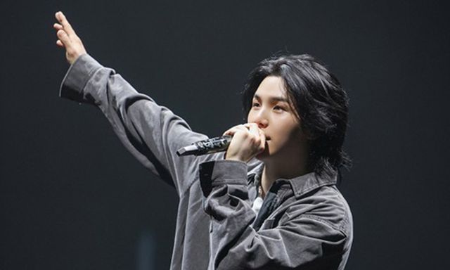 술을 마시고 전동 스쿠터를 탄 혐의를 받는 그룹 방탄소년단(BTS)의 멤버 슈가(본명 민윤기)가 경찰 조사를 앞둔 가운데 당시 인도를 질주하고 있었던 것으로 나타났다. /사진=빅히트 뮤직 제공