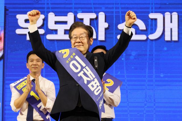 이재명 민주당 당대표 후보가 대표직 연임 도전에 대한 심경을 나타냈다. 사진은 이 후보가 최근 대전 서구 배재대학교에서 열린 더불어민주당 전당대회 대전·세종 합동연설회에 나섰던 모습. /사진=뉴시스