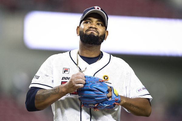 올시즌 두산 베어스는 외국인 투수 잔혹사에 시달리는 중이다. 사진은 현재는 방출된 라울 알칸타라가 아쉬움을 삼키며 마운드에서 내려오는 모습. /사진=뉴스1