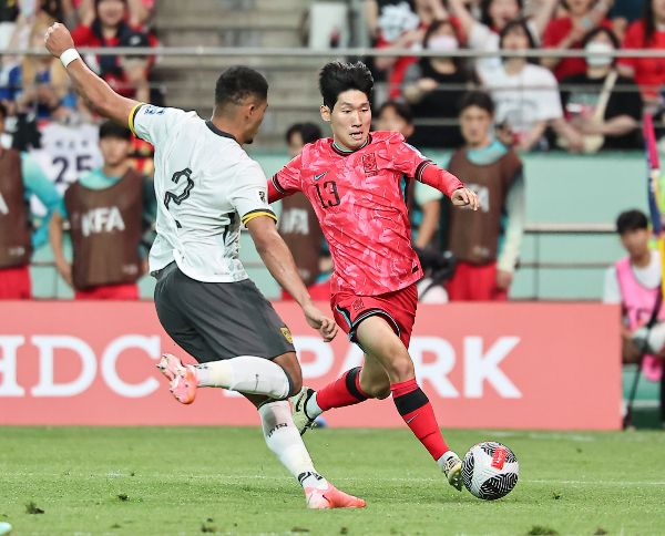 홍현석이 이재성의 소속팀 FSV마인츠05로 이적이 유력하다. 사진은 지난 6월11일 서울 마포구 상암동 서울월드컵경기장에서 열린 2026 북중미 월드컵 아시아 2차 예선 조별리그 C조 6차전 대한민국과 중국에 출장한 홍현석. /사진=뉴스1 