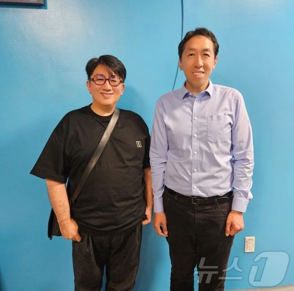 최근 누리꾼들 사이에서 방시혁 하이브 의장의 근황이 화제다. 사진은 방 의장이 인스타그램에 올린 인공지능(AI) 분야 세계적인 석학 앤드류 응 미국 스탠퍼드대 교수와 함께 찍은 사진./사진=뉴스1 