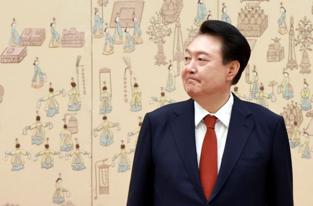 사진은 지난 2일 서울 용산 대통령실 청사에서 열린 임명장 및 재외공관장 신임장 수여식에 참석한 윤석열 대통령. (대통령실통신사진기자단)/사진=뉴시스(대통령실통신사진기자단)