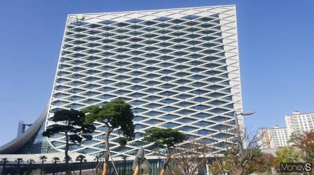 LH가 미착공 물량 증가에 따른 공공주택 공급 차질 우려에 대해 집중적인 사업 관리를 약속했다. 사진은 경남 진주 LH 본사. /사진=김창성 기자 