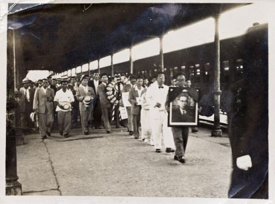 한국에 온 지 9년 만에 우장춘 박사는 만성 위 십이지장 궤양으로 인해 사망했다. 그의 장례는 대한민국 정부 수립 이래 최초 사회장으로 치러졌다. 사진은 우 박사 장례가 진행되는 모습. /사진=국가기록원