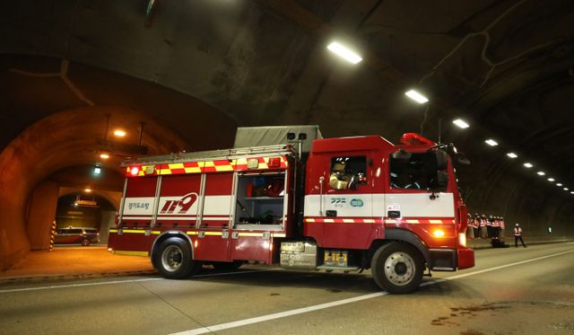 지난 1일 서울 강서구 등촌동 한 아파트에서 화재가 발생했다. 사진은 지난해 9월5일 경기 용인시 기흥구 영동고속도로 인천방향 마성터널에서 열린 재난대응 안전한국훈련 모습. 해당 기사와 상관없음. /사진=뉴스1