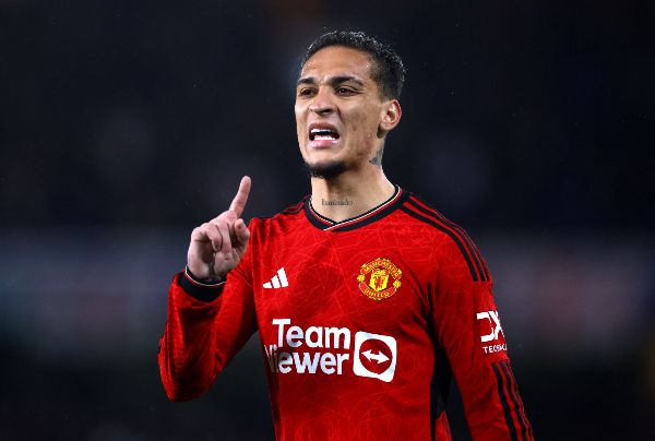 올시즌 맨체스터 유나이티드에서 출전기회를 보장받지 못하고 있는 안토니가 임대 이적을 추진하고 있다. 사진은 지난 4월 첼시와의 리그 경기에서 안토니의 모습. /사진=로이터