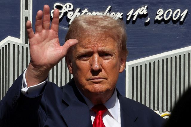 도널드 트럼프 전 대통령이 카멀라 해리스 부통령을 지지하기로 한 가수 테일러 스위프트를 향해 부정적인 발언을 쏟아냈다. 사진은 11일(현지시각) 미국 뉴욕시 세계무역센터에 방문해 9·11테러 23주년을 추모하기 위한 행사에 참여한 트럼프 전 대통령. /사진=로이터