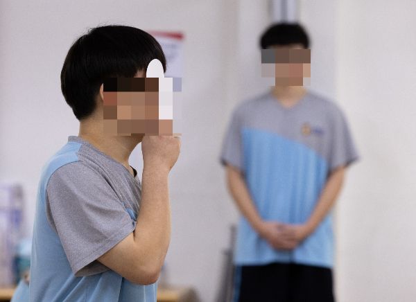  2차례 훈련소에서 쫓겨난 남성이 다시 받은 신체검사에서도 현역 판정을 받지 못하자 흉기 난동을 부렸다. 사진은 지난 2월 서울 영등포구 제1병역판정검사장에서 입영대상자들이 신체검사를 받는 모습. 사진은 기사내용과 무관. /사진=뉴스1