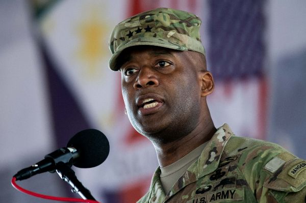 미 국방부는 11일(현지시각) 자비어 브런슨 장군을 4성 장군으로 진급하고 유엔사령부·한미연합사·주한미국사령관으로 임명한다고 밝혔다. 사진은 브런슨 장군이 지난해 3월 살라크니브 훈련에서 연설 중인 모습. /사진=로이터