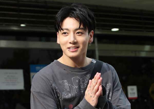 방탄소년단 정국이 뉴진스의 입장을 지지하는 글을 자신의 사회관계망서비스(SNS)에 올렸다. 사진은 지난해 10월13일 방탄소년단(BTS) 정국이 13일 오전 서울 여의도 KBS 신관에서 진행된 '뮤직뱅크' 리허설에 참석하는 모습. /사진=뉴스1