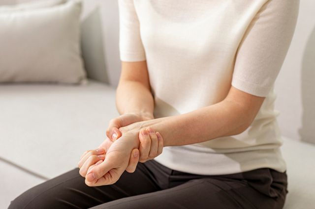 손목 부담을 덜 수 있는 방법이 주목된다. 사진은 기사 내용과는 무관함. /사진=이미지투데이