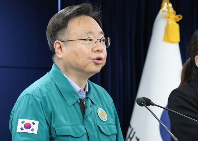 조규홍 보건복지방 장관이 응급실 대란 우려에 어려운 상황이지만 붕괴될 정도는 아니라고 강조했다. 사진은 조 장관이 지난달 28일 서울 종로구 정부서울청사에서 의사 집단행동 중앙재난안전대책본부 브리핑을 하는 모습. /사진=뉴스1