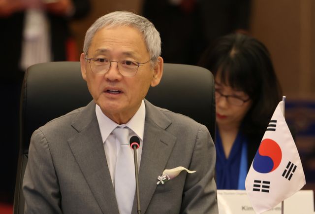 유인촌 문화체육관광부 장관이 정몽규 대한축구협회장과 관련해 "스스로 거취를 결정하는 것이 명예로울 것"이라며 사실상 퇴진을 말했다. 사진은 유 장관이 지난 11일 일본 고베 호텔 오쿠라 고베에서 열린 한·중·일 관광장관회의 본회의에서 기조 발언 하는 모습. /사진=뉴스1(문화체육관광부 제공) 