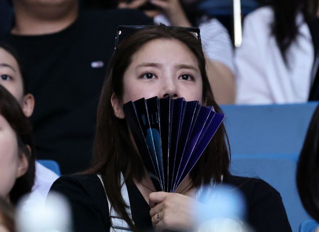 이달 25일 방송되는 TV 조선(TV CHOSUN) '아빠하고 나하고'에서 손담비 사연이 그려진다. 손담비가 지난 9월9일 오후 서울 송파구 잠실실내체육관에서 열린 '김연경 초청 세계 여자배구 올스타전(KYK Invitational 2024)'을 관람하고 있다. 사진은 기사 내용과 직접적인 관련이 없음 /사진=뉴스1 구윤성 기자