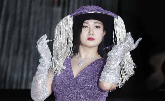 박나래가 전 소속사 JDB엔터테이먼트와 불화설을 일축했다. 사진은 지난 2023 SBS 연예대상’ 레드카펫 행사에 박나래가 참석한 모습. /사진=뉴스1