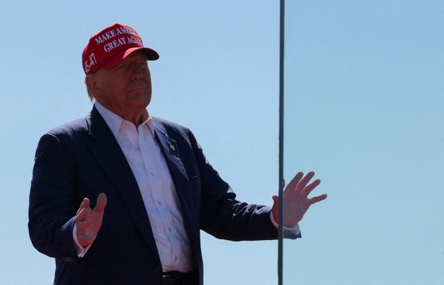 도널드 트럼프 전 미국 대통령이 올해 미국 대통령 선거에서 진다면 2028년에 진행되는 다음 대선에 도전하지 않을 것이라고 밝혔다. 사진은 지난 21일(현지시각) 미국 대선 공화당 후보인 트럼프 전 대통령이 미국 노스캐롤라이나주 윌밍턴에서 열린 선거 유세에서 연설하는 모습. /사진=로이터