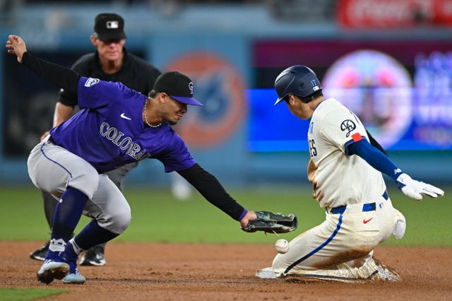 메이저리그 역사상 최초의 50(홈런)-50(도루)를 달성한 오타니 쇼헤이(30·LA다저스)가 최근 경기에서 2개의 도루, 1개의 홈런을 추가로 성공해 역사적인 기록을 갱신 중이다. 사진은 지난 21일 오타니가 콜로라도 로키스를 상대로 도루하는 모습. /사진=로이터