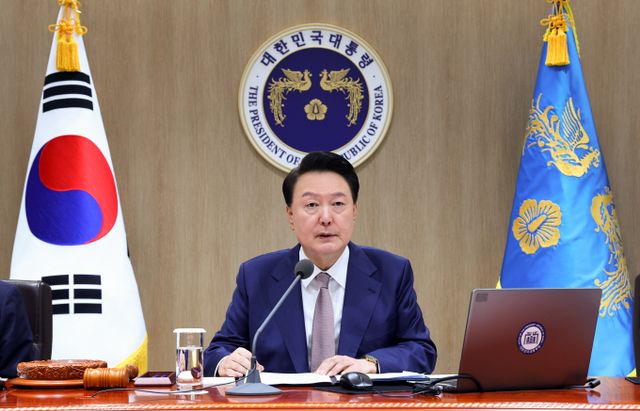 윤석열 대통령이 의료개혁에 굳건한 의지를 재확인했다. 사진은 윤 대통령이 24일 서울 용산 대통령실 청사에서 열린 제41회 국무회의에서 발언하는 모습. /사진=뉴시스