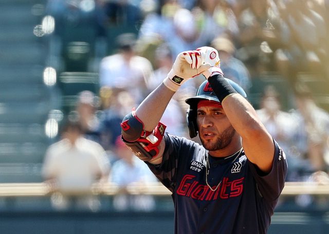 롯데 자이언츠 소속 외야수 빅터 레이예스가 KBO리그 역사상 2번째로 200안타를 앞두고 있다. 사진은 1일 서울 송파구 잠실야구장에서 열린 두산 베어스와 롯데 자이언츠에 출전한 빅터 레이예스. /사진=뉴스1