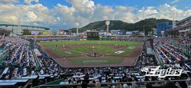 KBO리그 1군 구장 중 가장 오래된 역사를 가진 대전 한화생명이글스파크가 오는 29일을 끝으로 문을 닫는다. 대전 한화생명이글스파크의 모습 /사진=뉴시스(한화이글스)