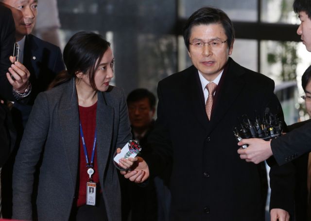 박근혜 전 대통령 구속 당시 정치행보가 마음에 들지 않는다며 황교안 전 국무총리의 뒤통수를 가격한 50대 남성이 징역형 집행유예를 선고받았다. 황교안이 제349회 국회(임시회) 제7차 본회의 정치·외교·통일·안보·교육·사회·문화에 관한 대정부질문에 참석하기 위해 본청으로 들어서는 모습./사진=머니투데이