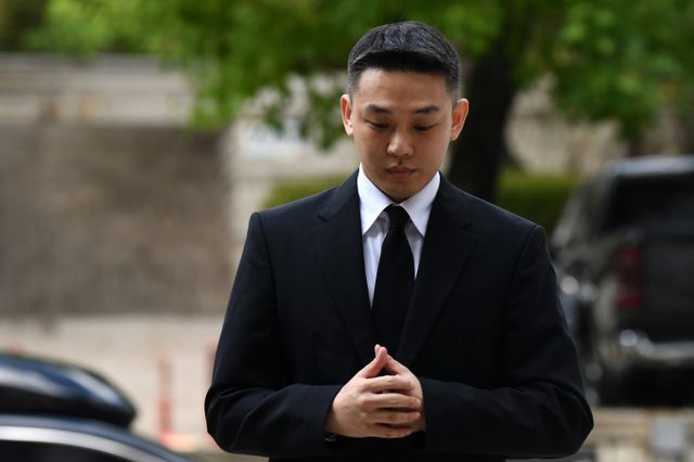 검검찰이 프로포폴과 대마 등 마약을 상습 투약한 혐의 등으로 징역 1년을 선고받고 구속된 유아인(본명 엄홍식·38)에 대한 판결에 항소했다. 사진은 지난 3일 서울 서초구서울중앙지방법원에서 열린 1심 선고기일에 출석한 배우 유아인. /사진=뉴시스(공동취재)