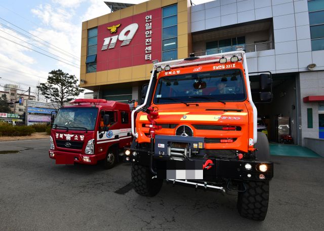 대학교 교내 주차장에 주차된 차량에서 원인 미상 화재가 일어났다. 사진은 지난 1월31일 경북 포항남부소방서 연일안전센터에서 소방대원들이 유니목 다목적 산불진화차량을 점검하는 모습. 해당 기사와 상관없음. /사진=뉴스1