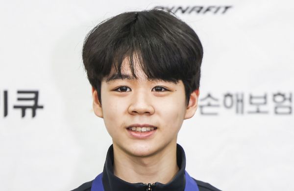 피겨스케이팅 기대주 서민규가 주니어 그랑프리 대회에서 쇼트 프로그램 3위에 올랐다. 사진은 지난 3월 세계주니어선수권대회에서 금메달을 따낸 후 귀국한 서민규의 모습. /사진=뉴시스