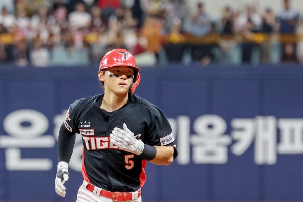 지난 8일 김도영이 키움 히어로즈와의 경기에서 4타수 2안타 2타점 1득점을 기록하며 '3할-30홈런-30도루-100득점'을 달성했다. 사진은 지난달 고척 스카이돔에서 열린 키움 히어로즈와의 경기에 출전한 김도영. /사진=뉴스1