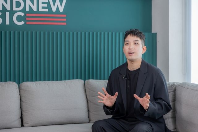 가수 범키가 한국컴패션의 유튜브 채널 인터뷰 '그리스도로 사는 세상이야기'에 2025년 1호로 출연했다. 사진은 그사세 인터뷰 중인 가수 범키의 모습. /사진=한국컴패션 유튜브 화면 갈무리