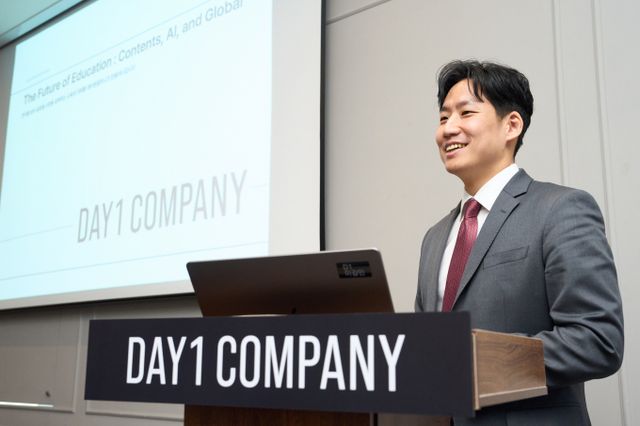 글로벌 교육 콘텐츠 기업 데이원컴퍼니가 코스닥 상장을 앞두고 IPO 기자간담회를 개최했다.사진은 이강민 데이원컴퍼니 대표가 이날 열린 IPO 기자간담회에서 발표를 하고 있는 모습. /사진=데이원컴퍼니