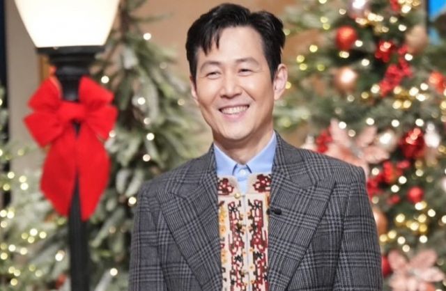 드라마 '오징어게임'의 주연 배우 이정재가 미국 인기 토크쇼에 출연해 춤을 췄다. /사진=이정재 인스타그램